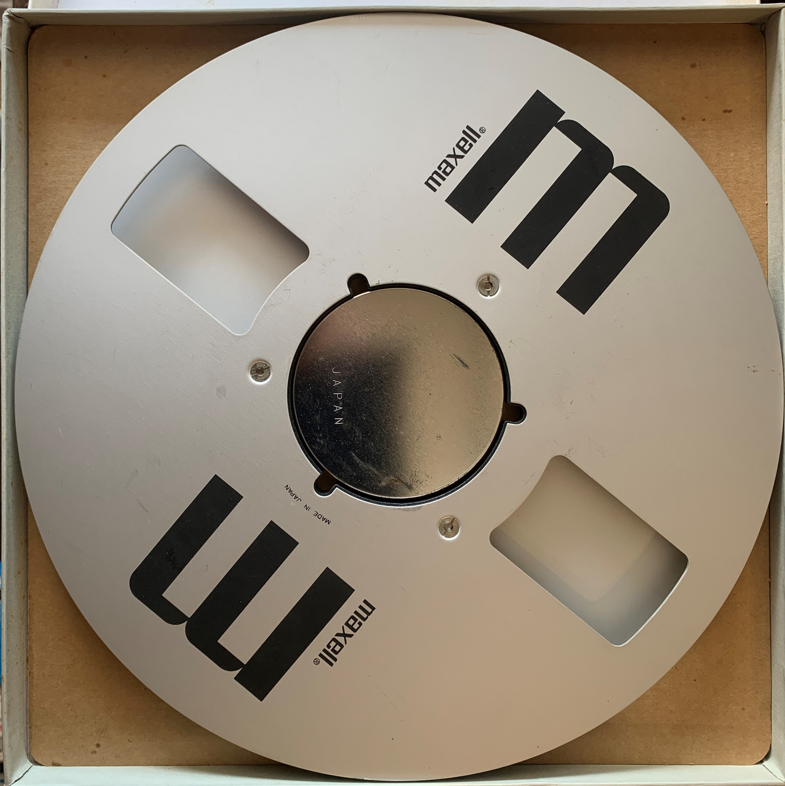 https://reeltoreelwarehouse.com/wp-content/uploads/2021/03/Maxell-MR10-10-in-Metal-Tape-Reel-scaled.jpg
