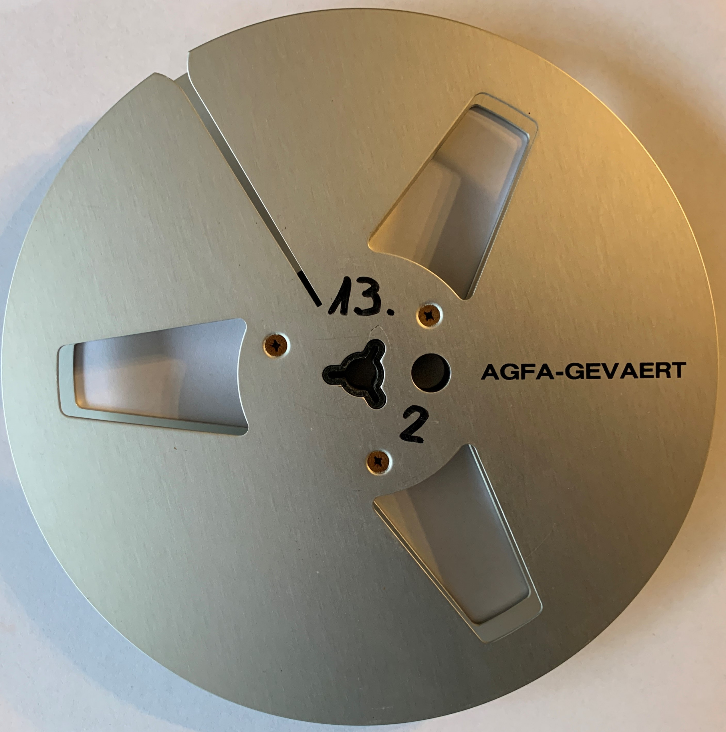 AGFA 7″ Empty Metal Reel, 1/4″ tape, Classic 3 Window Silver