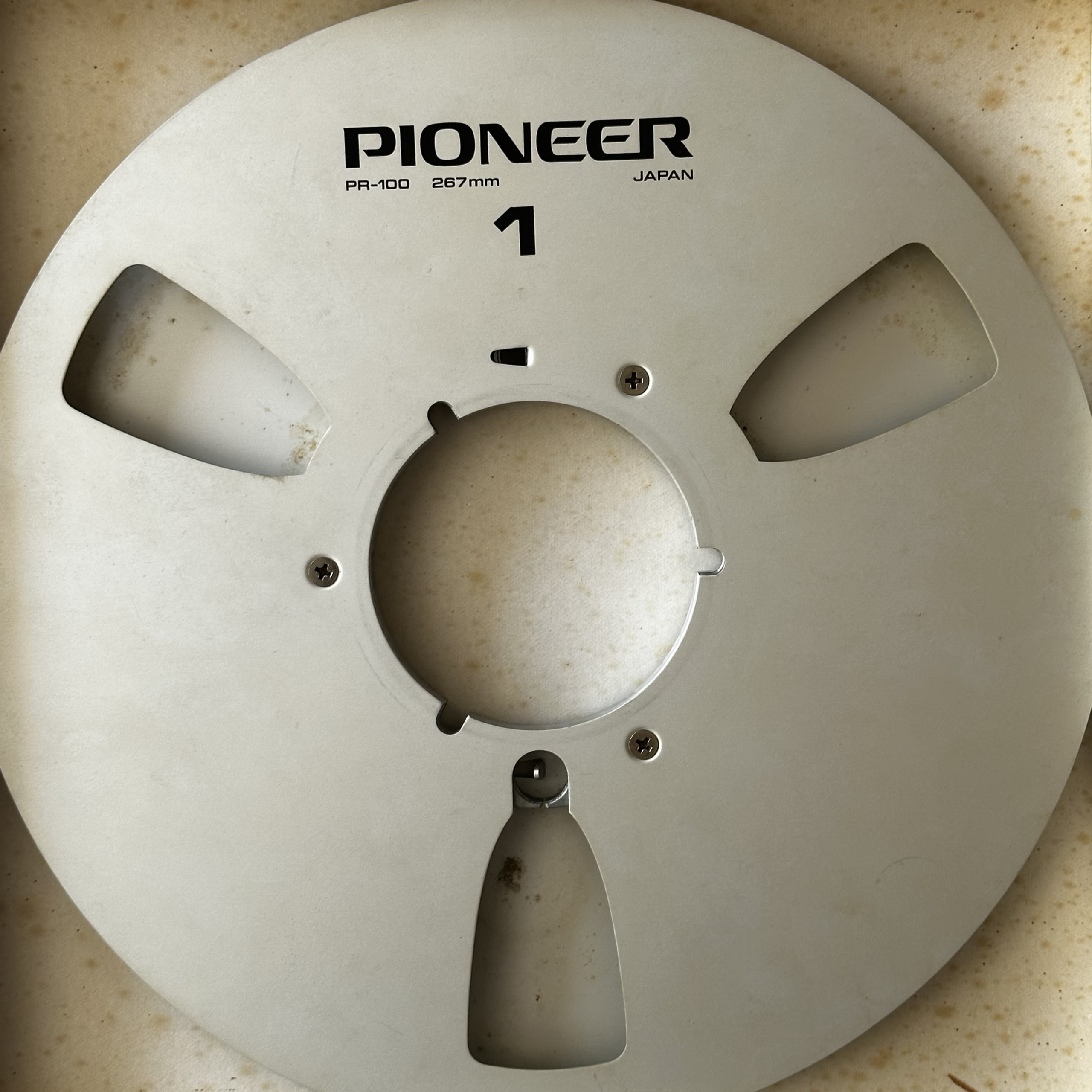 Pioneer PR-100 10.5″ Empty Metal Reel for 1/4″ Tape, 3 Window Silver, w/Box  & Bag - Reel to Reel Warehouse